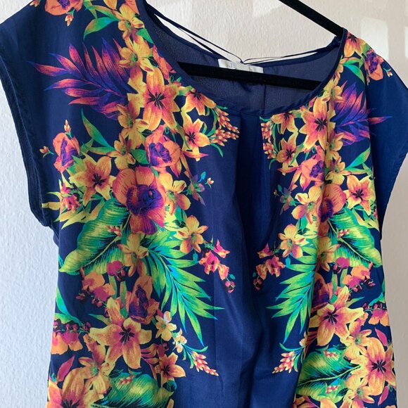 โจ Tropical Floral Shift Dress โ Vibrant & Breezy! โจ - Picture 3 of 4